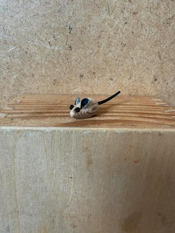 Muis - lengte totaal 3.5cm - hout  beschikbaar voor biedingen