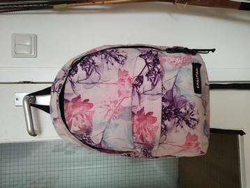 Eastpak rugtas of schooltas. Roze en paarse bloemen. beschikbaar voor biedingen