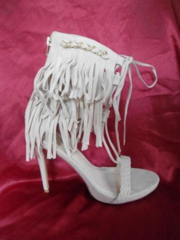 Open velourse stiletto's met franjes maat 41 beschikbaar voor biedingen