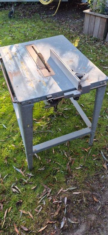 Tafels zaagtafel beschikbaar voor biedingen