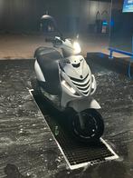 Piaggo zip 4T 50CC, Fietsen en Brommers, Scooters | Piaggio, Ophalen of Verzenden, Zo goed als nieuw, Zip