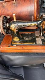 Antieke naaimachine met houten koffer, Antiek en Kunst, Antiek | Naaimachines, Ophalen