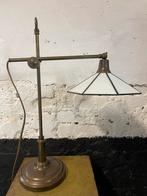 Vintage bankierslamp lamp Tiffany kap messing creme sober, Vintage antieke bankierslamp notarislamp messing Tiffany, Gebruikt