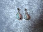 Mooie Zilveren oorstekers met Opaal - Druppel, Sieraden, Tassen en Uiterlijk, Antieke sieraden, Verzenden, Zilver, Oorbellen, Met edelsteen