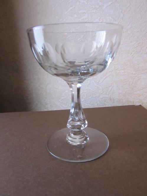 Zeer mooie champagne coupe model Derby geslepen fries, Antiek en Kunst, Antiek | Glas en Kristal, Verzenden