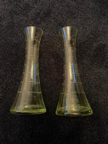 Uranium Vazen - Set van 2 beschikbaar voor biedingen