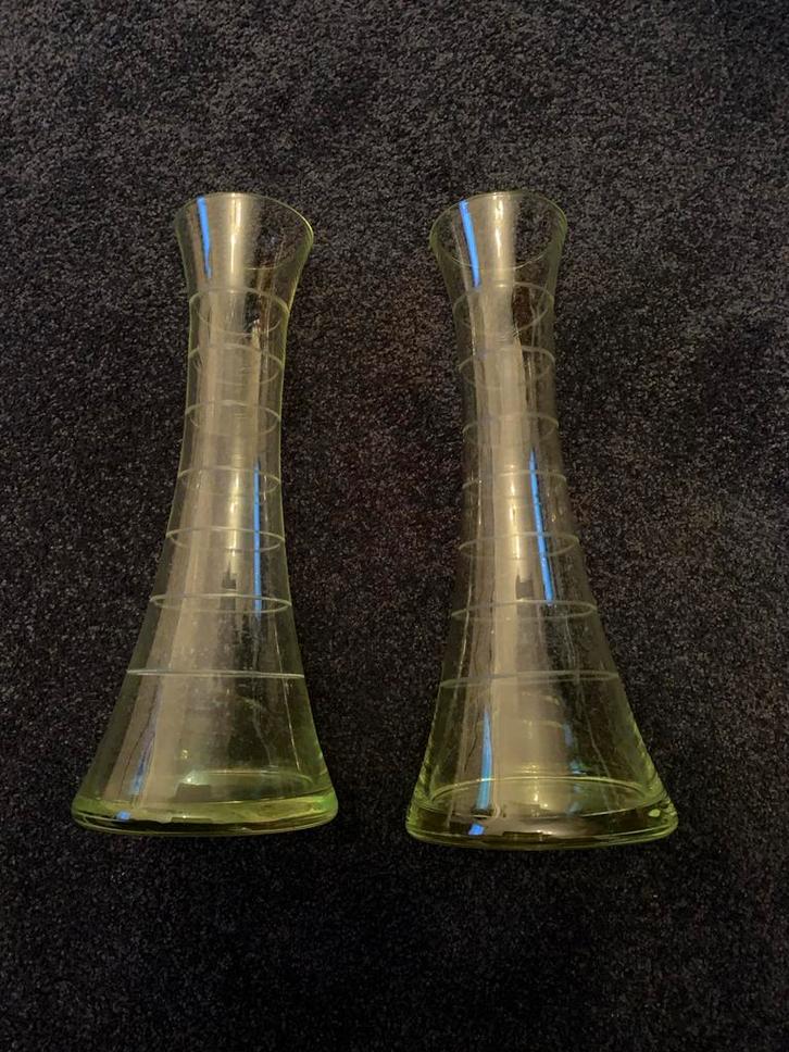 Uranium Vazen - Set van 2, Huis en Inrichting, Woonaccessoires | Vazen, Zo goed als nieuw, Groen, Minder dan 50 cm, Glas, Ophalen of Verzenden