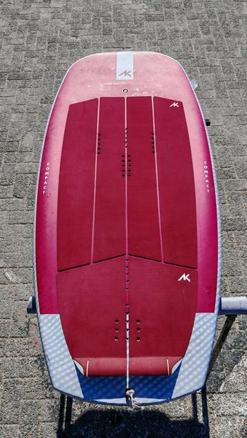 Wingsurf Boards – AK, Starboard en Slingshot beschikbaar voor biedingen