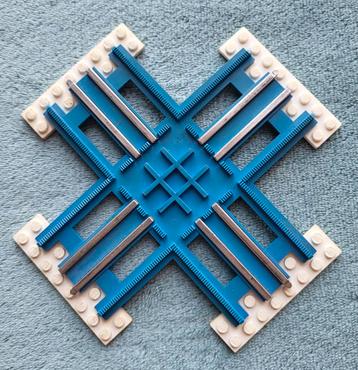 Lego trein 12 Volt blauwe rails kruispunt met bielzen.  beschikbaar voor biedingen