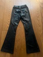 Leatherlook flared broek mt 152, Ophalen of Verzenden