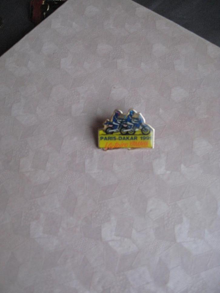 geëmailleerde pin van Yamaha Paris-Dakar 1991, Verzamelen, Speldjes, Pins en Buttons, Zo goed als nieuw, Speldje of Pin, Merk