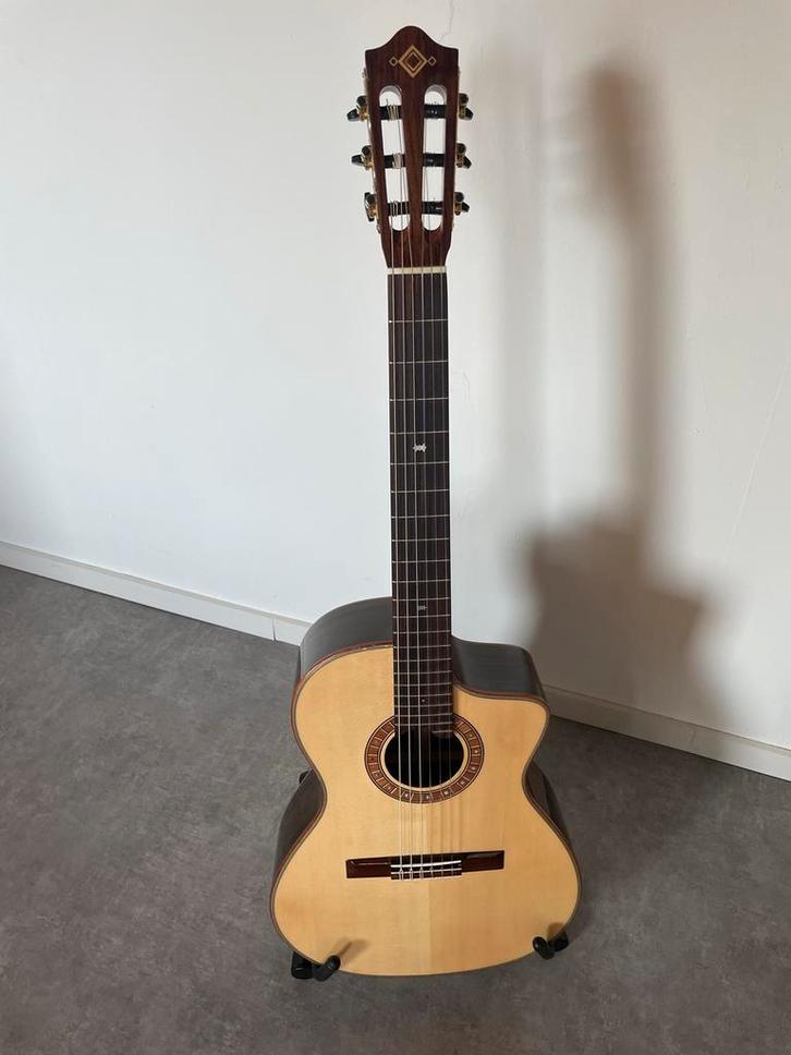 Martinez MP14 Rose Artist Klassieke Gitaar, Muziek en Instrumenten, Snaarinstrumenten | Gitaren | Akoestisch, Gebruikt, Klassieke of Spaanse gitaar