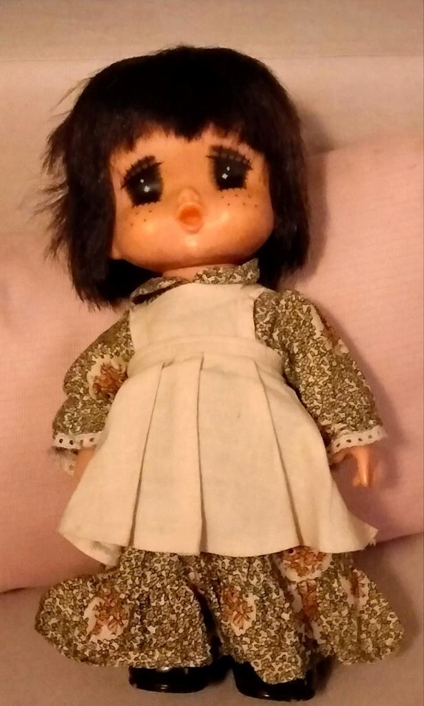 Schattige Sekiguchi Pop met Bloemmotief Jurk. Gege., Verzamelen, Poppen, Gebruikt, Overige typen, Ophalen of Verzenden