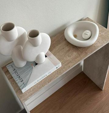 Vintage travertin side table beschikbaar voor biedingen