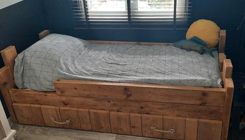 Robuust houten 1persoonsbed. Maat 90× 200 in goede staat met, Huis en Inrichting, Slaapkamer | Bedden, Zo goed als nieuw, Eenpersoons