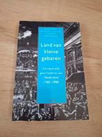 Land van kleine gebaren, Ophalen of Verzenden, Zo goed als nieuw