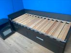 Ikea uitschuifbaar bed med lades en nachtkastje, Huis en Inrichting, Ophalen, Verstelbaar, Zwart, Tweepersoons