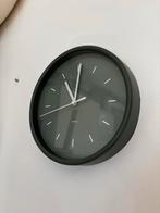 Groene Retro Wandklok - Strak Design - 30cm, Ophalen of Verzenden, Zo goed als nieuw, Analoog, Wandklok