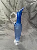 Blauw glazen vaas/kan, Huis en Inrichting, Woonaccessoires | Vazen, Blauw, Ophalen of Verzenden, Minder dan 50 cm, Glas