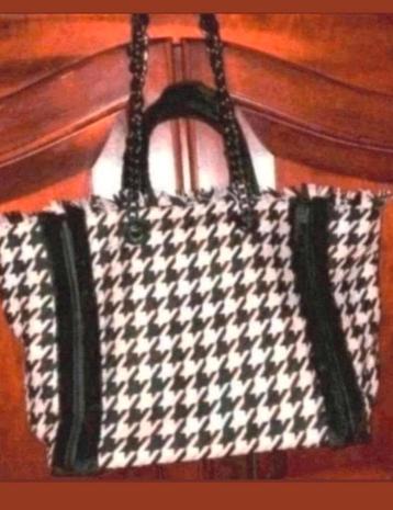 Nieuwe grof geweven zwart ecru pied de poule tas 48x30  beschikbaar voor biedingen