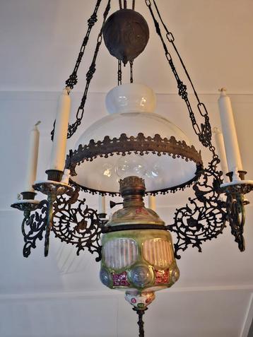 Mooie olielamp beschikbaar voor biedingen