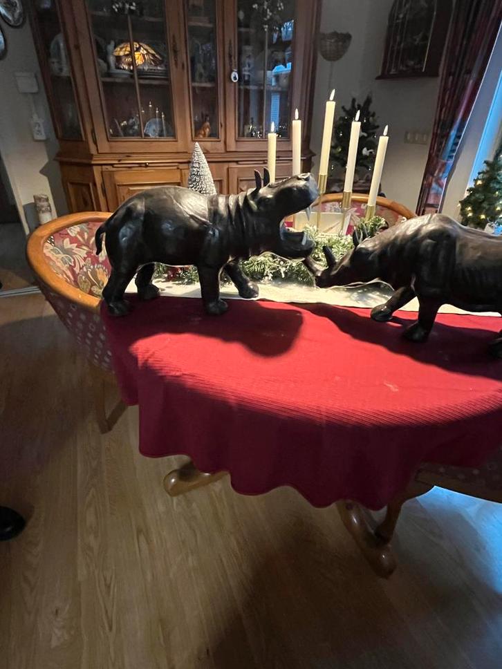 Leren Nijlpaard & Neushoorn Beelden Set - Afrikaanse Kunst D, Antiek en Kunst, Kunst | Beelden en Houtsnijwerken, Ophalen of Verzenden