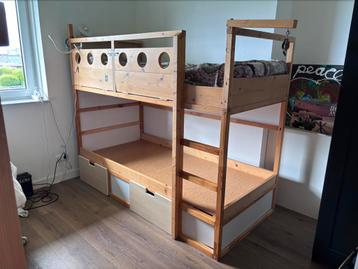 Uniek bed, stapelbed beschikbaar voor biedingen