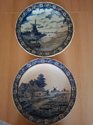 Twee Delfts Blauwe Decoratieve Borden beschikbaar voor biedingen