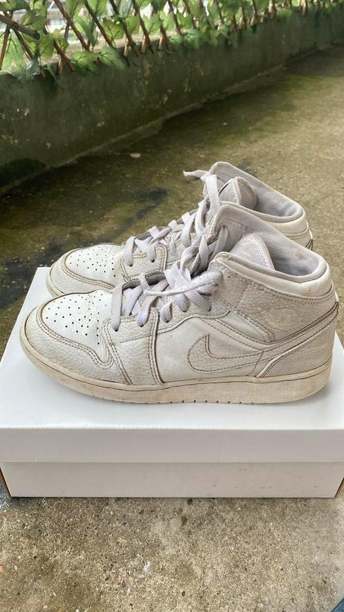 Nike Air Jordan - Beschadigd, Wit, Kleding | Dames, Schoenen, Ophalen of Verzenden