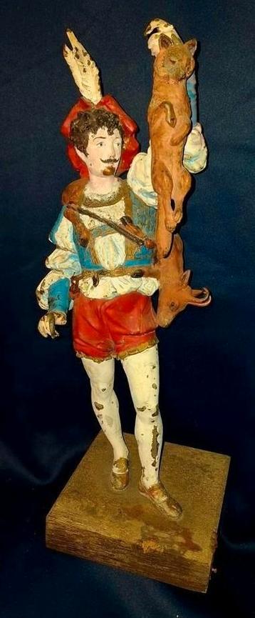Mooi vintage beeld van een jager met vos en hert, H: 44 cm. beschikbaar voor biedingen