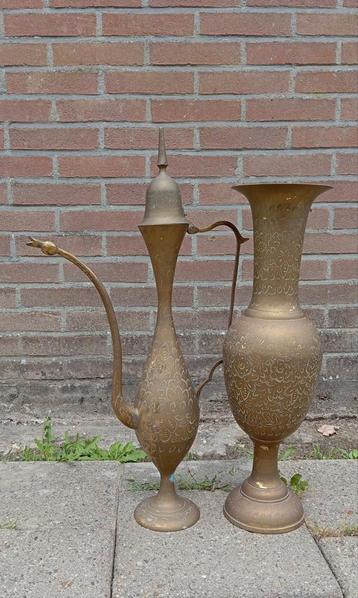 Indische Koperen vaas (2kg) en schenkkan (1kg) beschikbaar voor biedingen