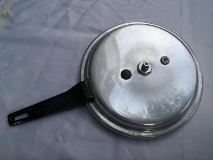 1× PANDEKSEL snelkookpan klein Tomado aluminium  -geen RING!, Huis en Inrichting, Keuken | Potten en Pannen, Gebruikt, Ophalen of Verzenden