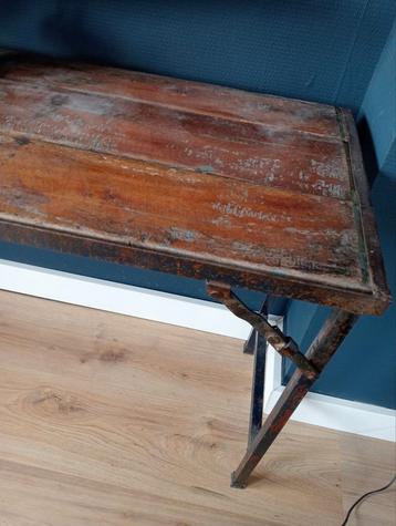 Side-table robuust industrieel  beschikbaar voor biedingen