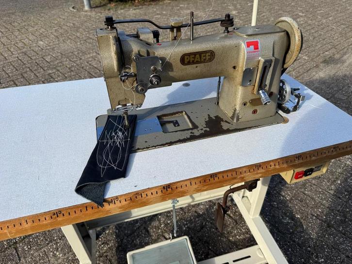 Industriële Pfaff 145 naaimachine 3 voudig transport, Hobby en Vrije tijd, Naaimachines en Toebehoren, Naaimachine, Pfaff, Industrieel