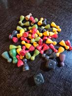 4 antieke dobbelstenen met vele antieke pionnetjes €5, Antiek en Kunst, Ophalen of Verzenden