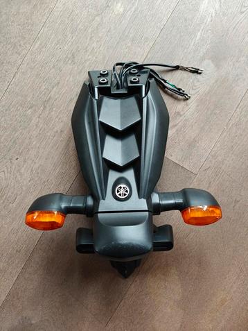 Yamaha XJ6 spatbord met knipperlichten en kentekenhouder beschikbaar voor biedingen
