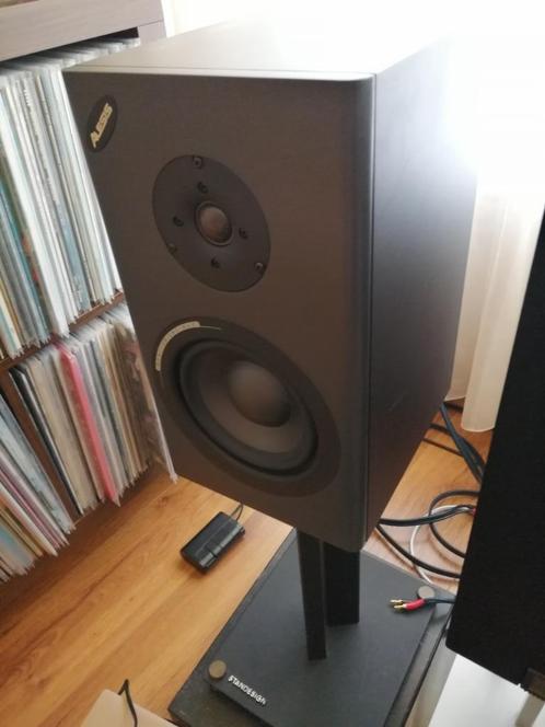 Alesis Monitor One MK2 studio loudspeakers, Audio, Tv en Foto, Luidsprekers, Gebruikt, Front, Rear of Stereo speakers, 120 watt of meer