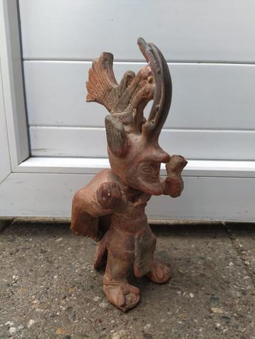 Antieke terracotta mexicaans krijger beeld beschikbaar voor biedingen