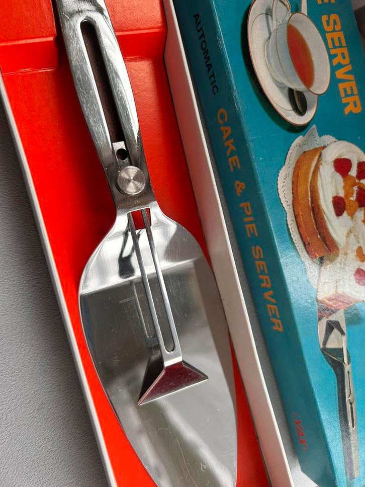 Vintage automatische taart- en cakeschep – in originele doos, Huis en Inrichting, Keuken | Bestek, Zo goed als nieuw, Rvs of Chroom