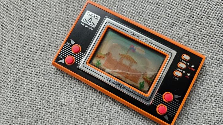 Nintendo game and watch FIRE ATTACK lees en kijk goed AUB, Spelcomputers en Games, Games | Overige, Gebruikt, Avontuur en Actie