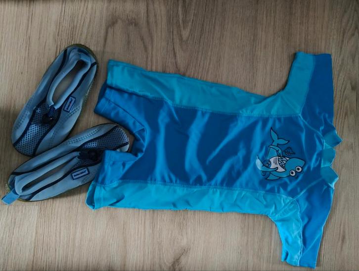 Zwemkleding setje maat 110 met UV bescherming, Kinderen en Baby's, Babykleding | Baby-zwemkleding, Zo goed als nieuw, Zwemschoenen