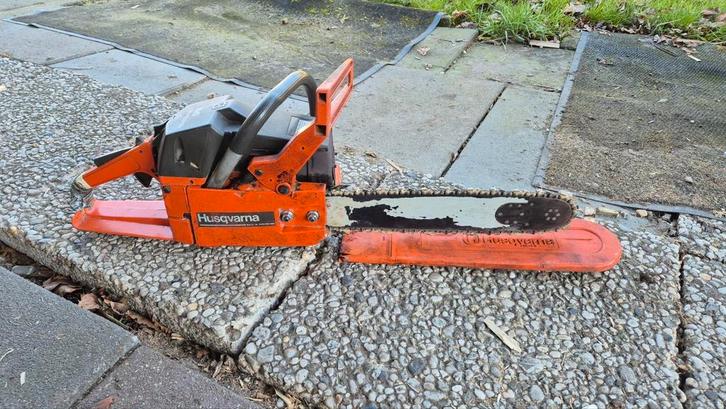 Te koop: Husqvarna 50 kettingzaag – Krachtig & Betrouwbaar, Tuin en Terras, Heggenscharen, Gebruikt, Benzine, Ophalen of Verzenden
