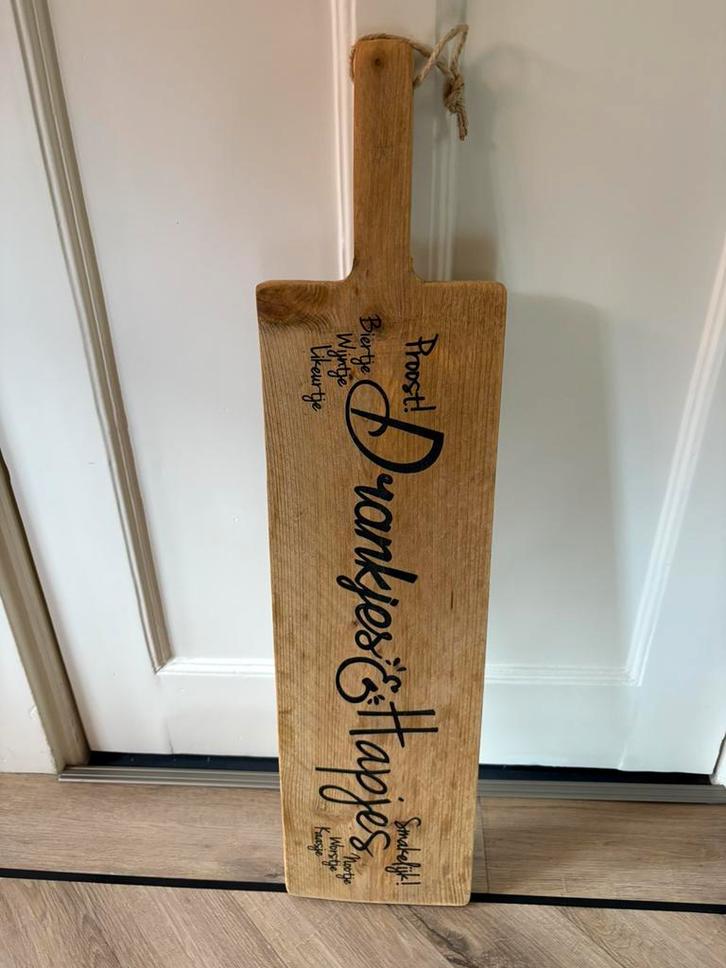 Grote borrelplank met tekst 80 cm, Huis en Inrichting, Woonaccessoires | Dienbladen, Zo goed als nieuw, Hout, Rechthoekig, Ophalen of Verzenden