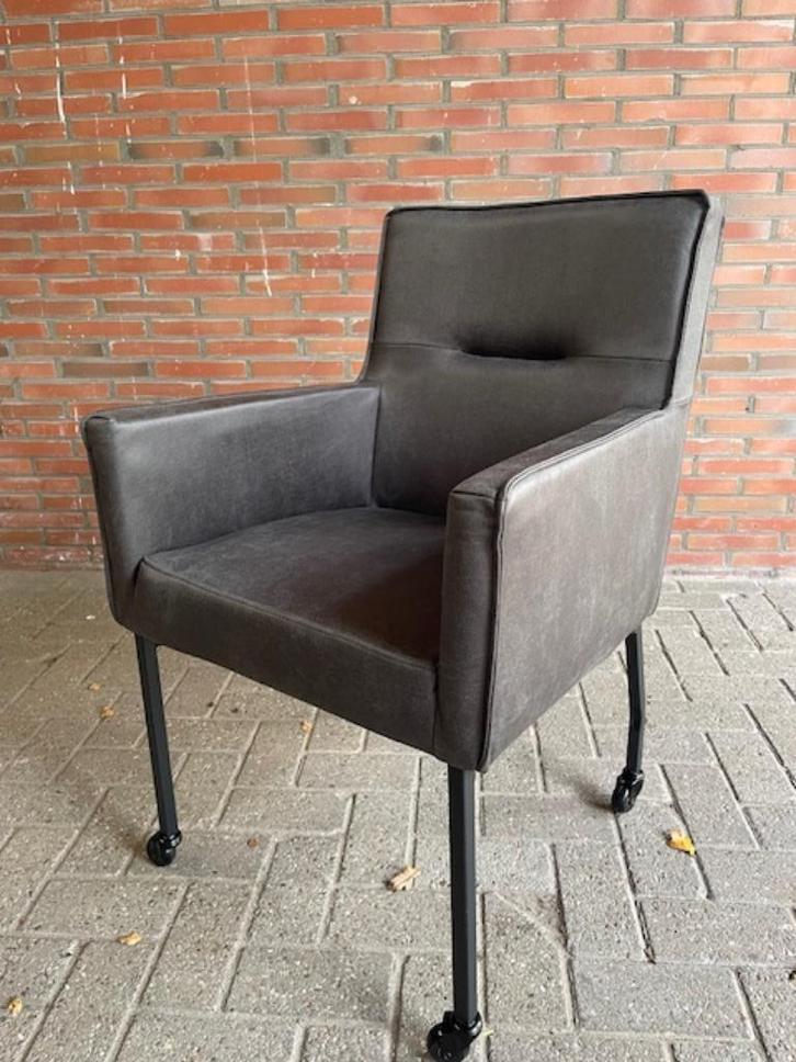 Eetkamer stoel in Eco leer antraciet wielen voorraad actie, Huis en Inrichting, Stoelen, Nieuw, Vijf, Zes of meer stoelen, Leer