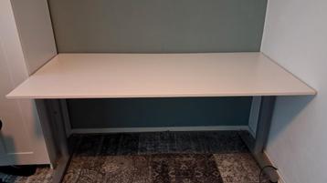 IKEA Galant bureau 160x80 met houder voor PC beschikbaar voor biedingen