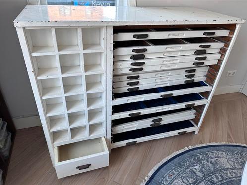 Antieke letterbakkast, Antiek en Kunst, Antiek | Meubels | Kasten, Ophalen