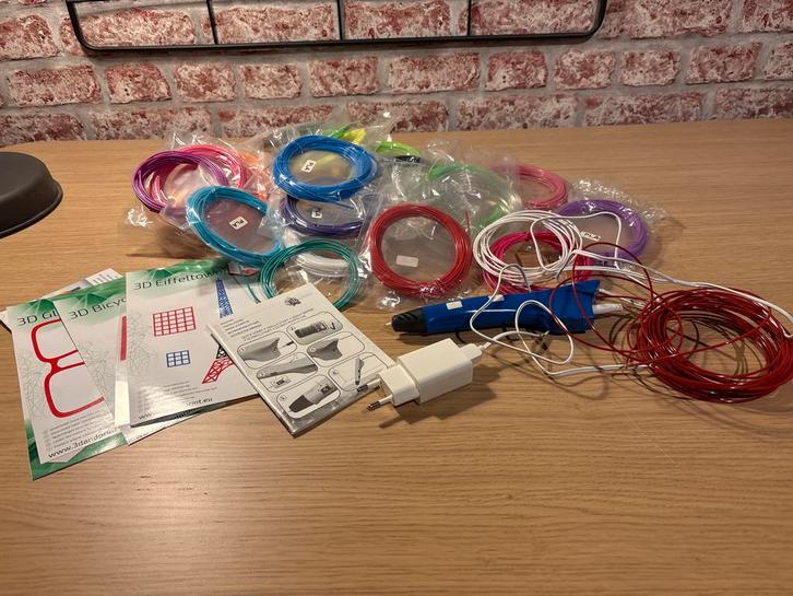 3D Pen met veel kleuren + handleiding, Computers en Software, 3D Printers, Nieuw, Ophalen of Verzenden