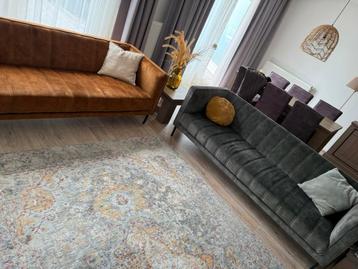 2 luxe zitbanken beschikbaar voor biedingen