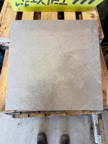 Restpartij nieuwe Mbi GeoCeramica Baltico Light Grey 60x60x4 beschikbaar voor biedingen