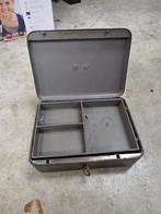 Antieke geldkist met sleutel groot, Ophalen of Verzenden